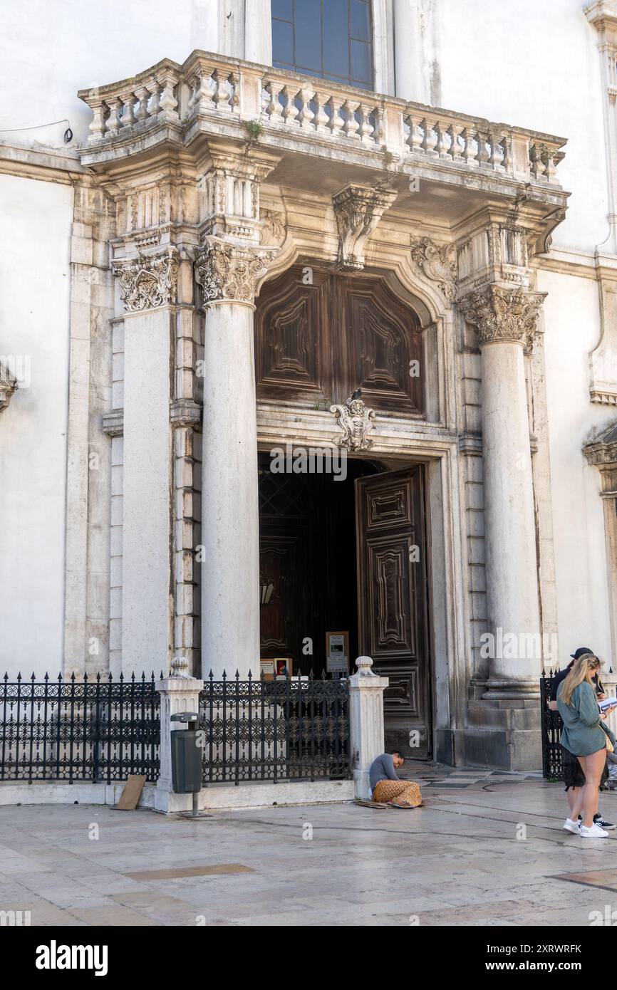 Il popolare sito turistico della Chiesa di San Domenico (Igreja de São Domingos), nel centro di Lisbona Portogallo, 6 aprile 2024 Foto Stock