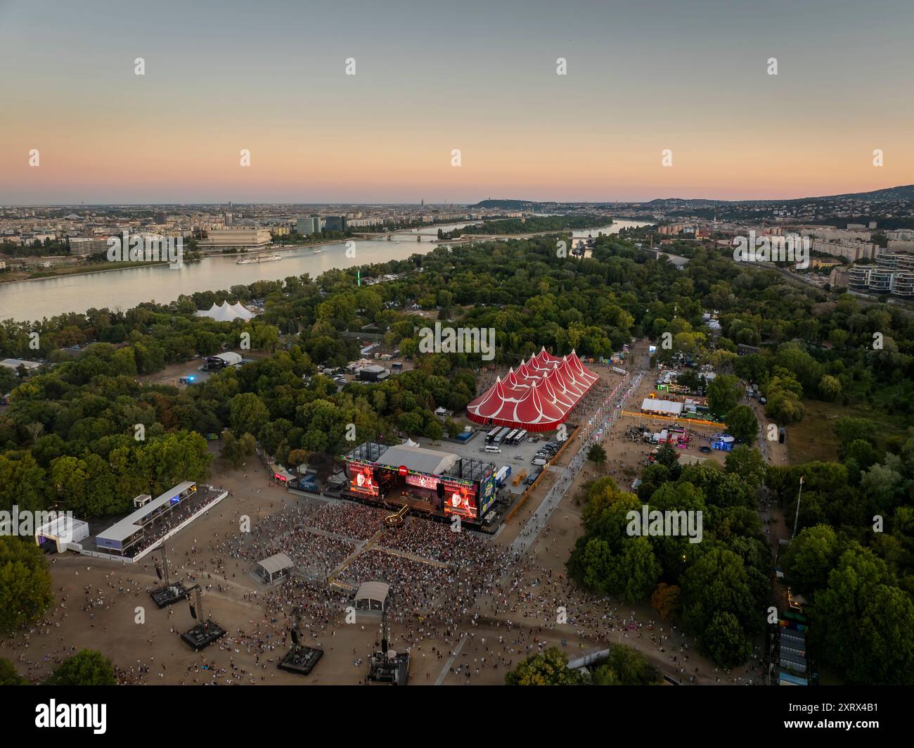 08.11.24. Budapest, Ungheria. Vista aerea del festival Sziget di Budapest. Questo è il più grande festival in Ungheria ogni anno. Ci sono concerti, Foto Stock