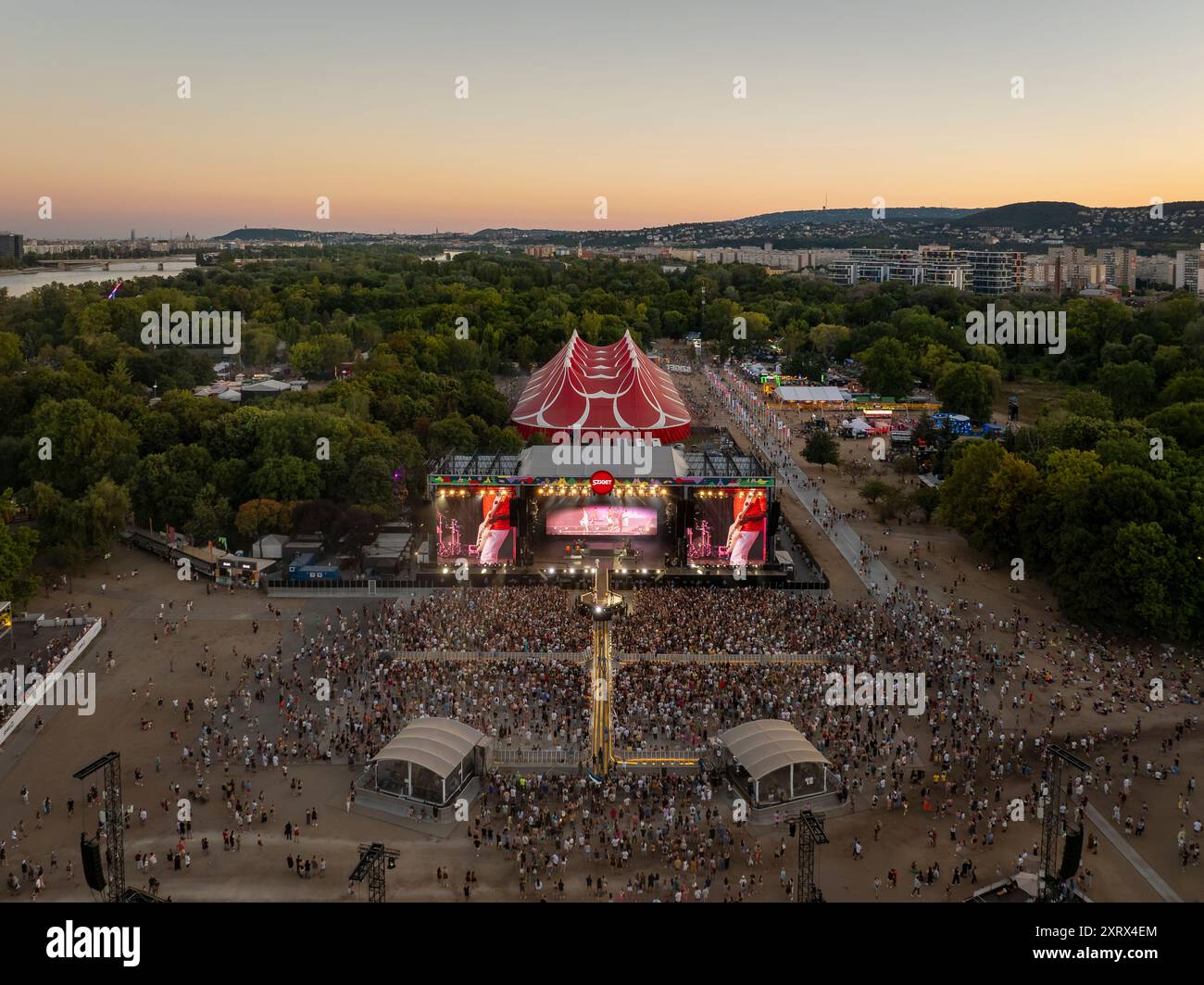 08.11.24. Budapest, Ungheria. Vista aerea del festival Sziget di Budapest. Questo è il più grande festival in Ungheria ogni anno. Ci sono concerti, Foto Stock