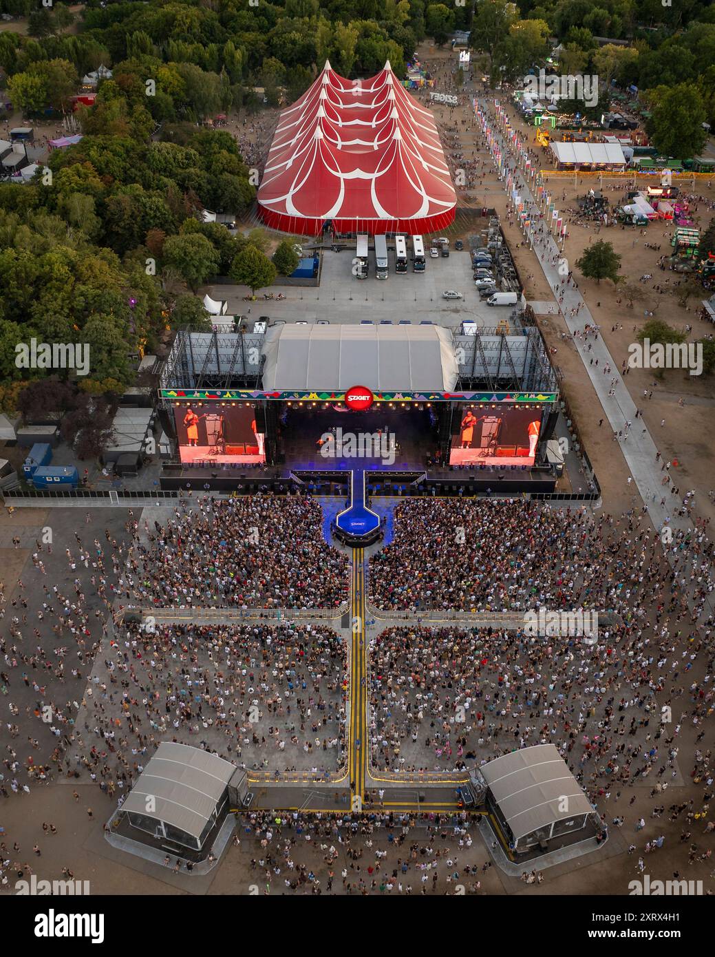 08.11.24. Budapest, Ungheria. Vista aerea del festival Sziget di Budapest. Questo è il più grande festival in Ungheria ogni anno. Ci sono concerti, Foto Stock