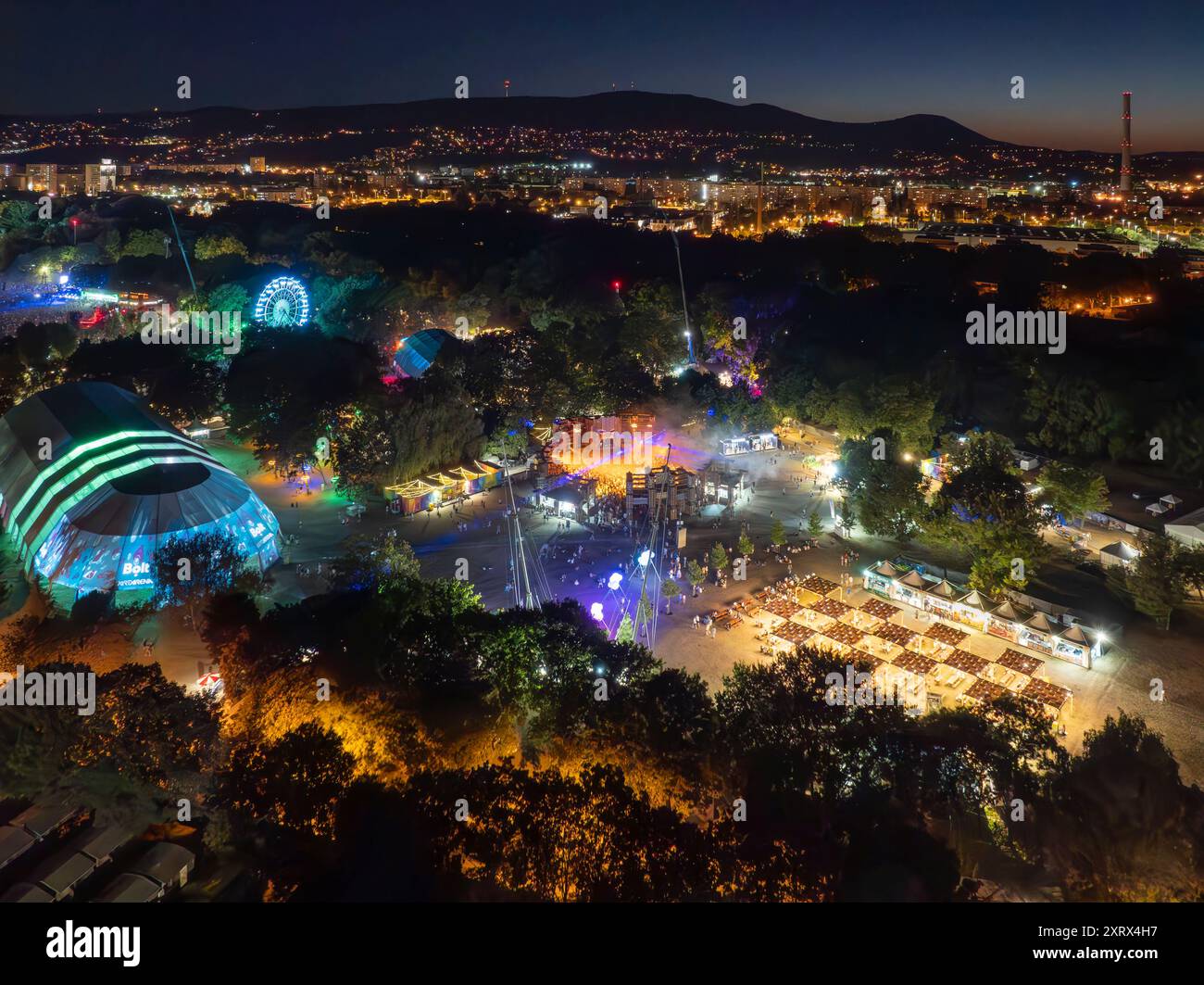 08.11.24. Budapest, Ungheria. Vista aerea del festival Sziget di Budapest. Questo è il più grande festival in Ungheria ogni anno. Ci sono concerti, Foto Stock