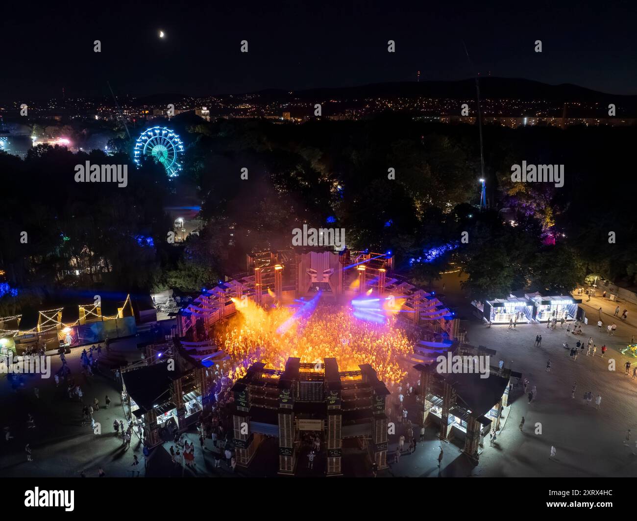 08.11.24. Budapest, Ungheria. Vista aerea del festival Sziget di Budapest. Questo è il più grande festival in Ungheria ogni anno. Ci sono concerti, Foto Stock