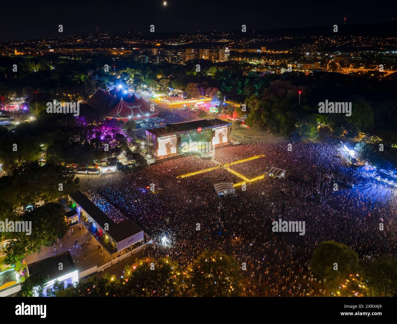 08.11.24. Budapest, Ungheria. Vista aerea del festival Sziget di Budapest. Questo è il più grande festival in Ungheria ogni anno. Ci sono concerti, Foto Stock