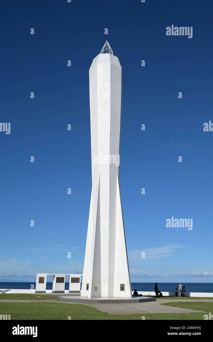 PAPUA NUOVA GUINEA, Madang, faro di Kalibobo, Coastwatchers Memorial costruito nel 1959 come memoriale per i soldati australiani che hanno perso la vita durante la seconda guerra mondiale / PAPUA NEUGUINEA, Madang, Kalibobo Leuchtturm, Coastwatchers Memorial, 1959 gebaut Foto Stock