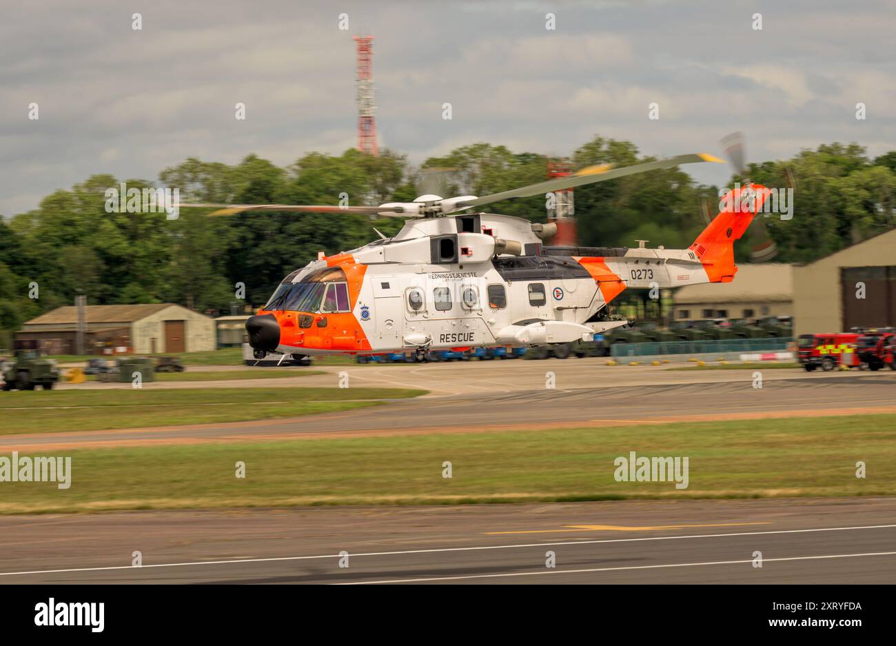 Norvegese AW101 SAR Queen in partenza il giorno delle partenze presso il Royal International Air Tattoo Foto Stock