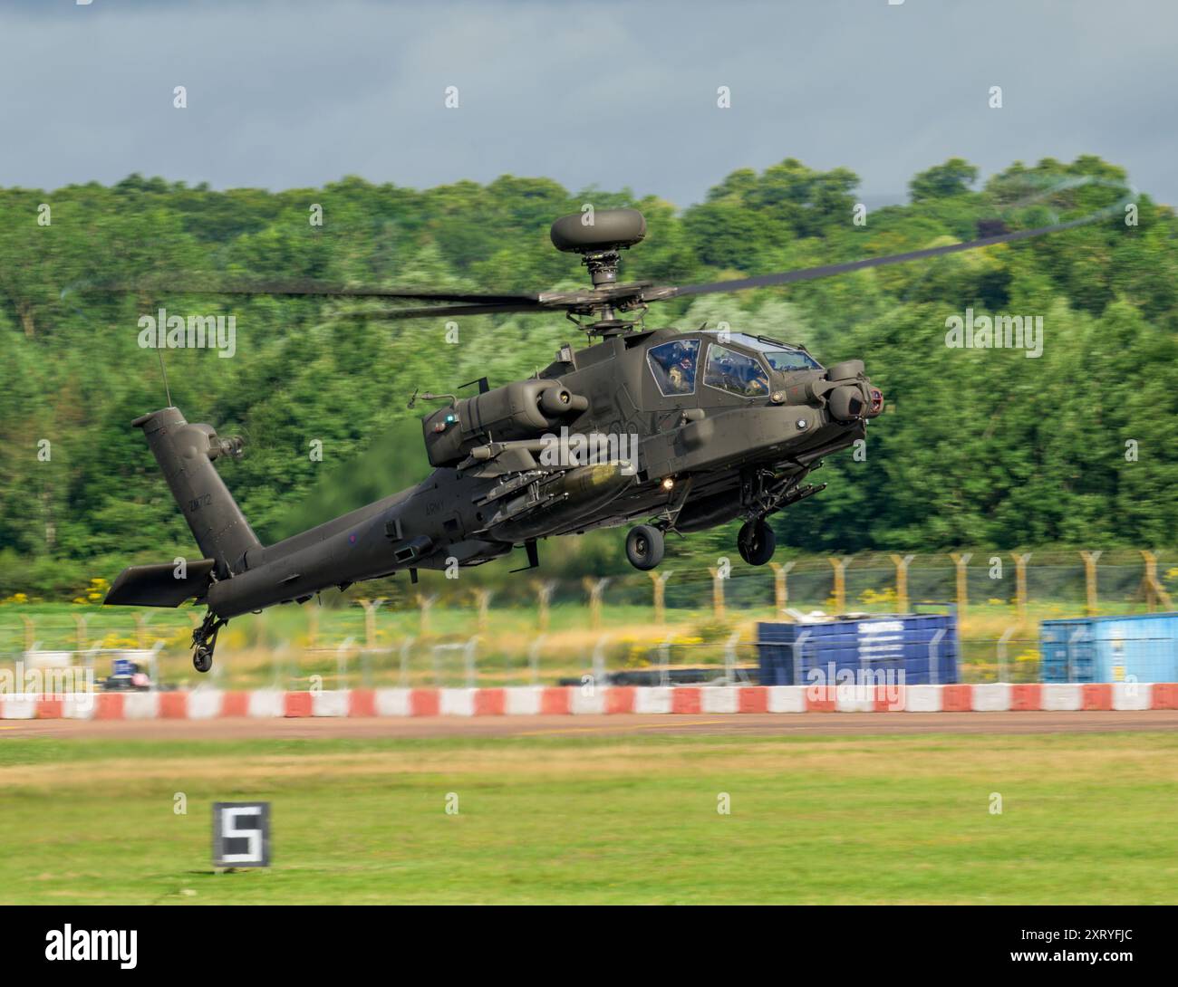 Army Air Corps, Boeing, Apache AH.2 in partenza il giorno delle partenze al Royal International Air Tattoo Foto Stock