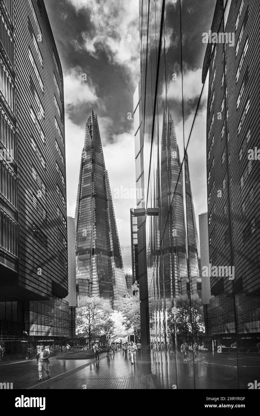 Vista sul grattacielo noto come Shard a Londra, Regno Unito Foto Stock