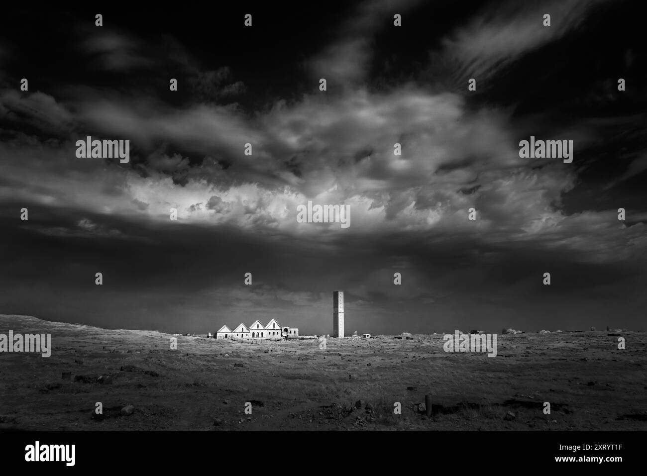 Rovine della moschea storica conosciuta come moschea di Ulu nell'antica città di Harran, nell'alta Mesopotamia, vicino alla provincia di Sanliurfa in Turchia. Foto Stock