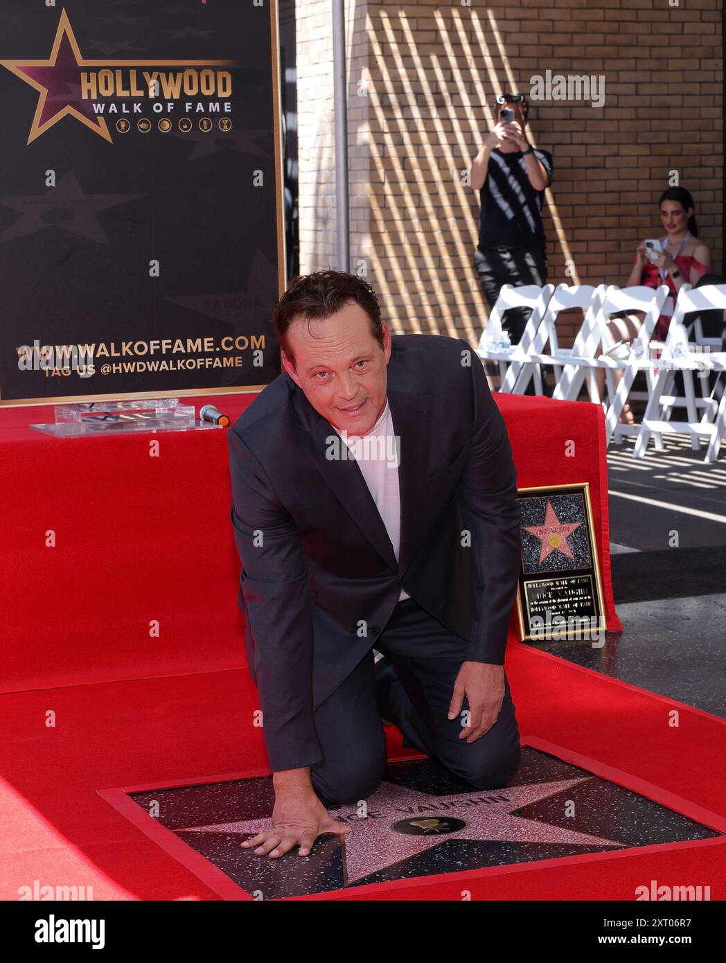 Hollywood, Stati Uniti. 12 agosto 2024. L'attore Vince Vaughn si mette in posa per i fotografi durante una cerimonia di inaugurazione che gli onora la 2.786esima stella della Hollywood Walk of Fame a Los Angeles lunedì 12 agosto 2024. Foto di Greg Grudt/UPI credito: UPI/Alamy Live News Foto Stock