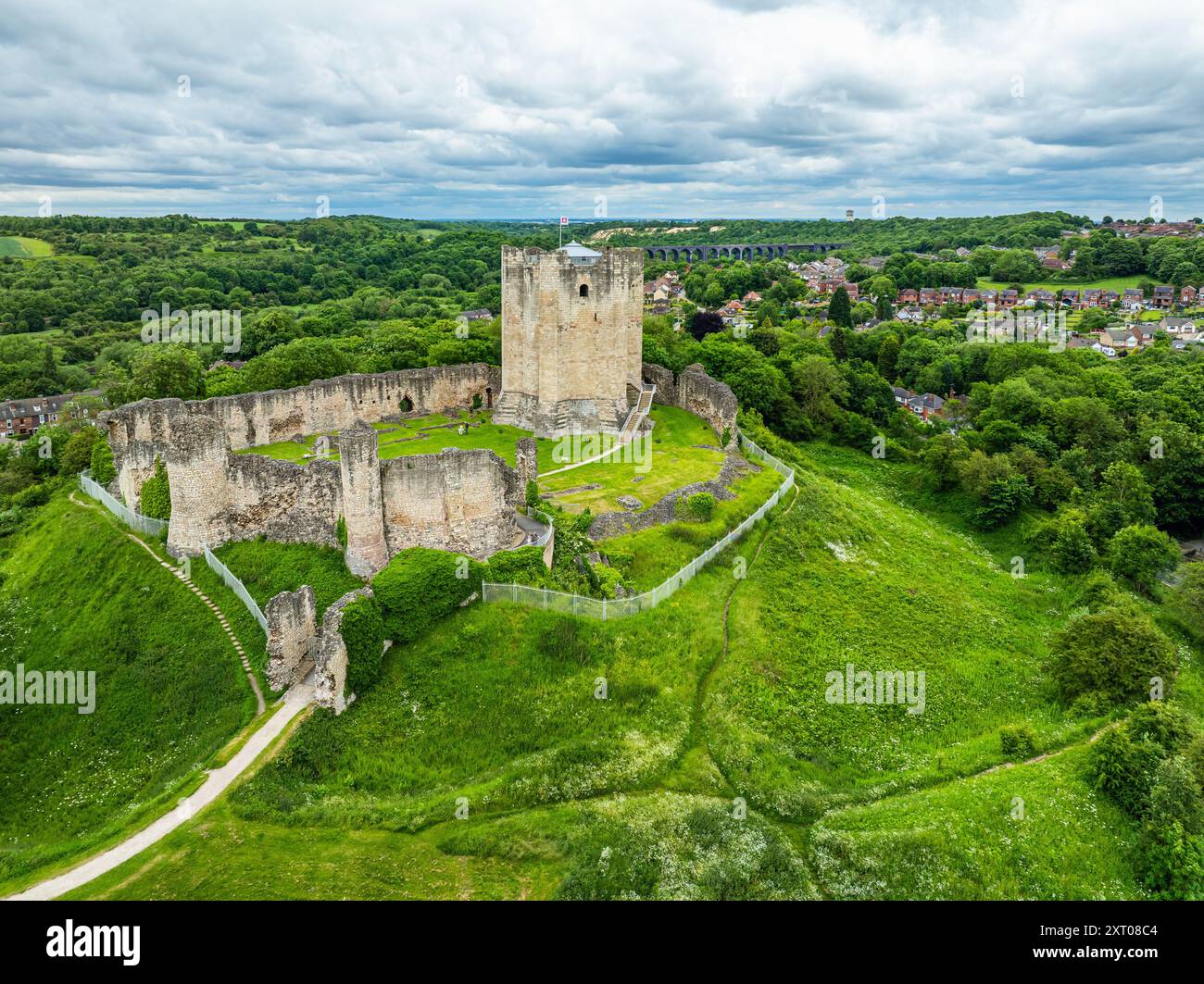 Castello di Conisbrough da un drone, Conisbrough, South Yorkshire, Inghilterra Foto Stock