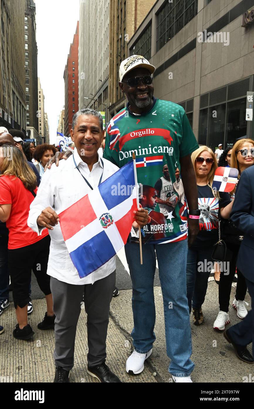 Il Rep. Adriano Espaillat partecipa al Dominican Day Paradeon6th Avenue a Manhattan domenica 8/11/2024 Foto Stock