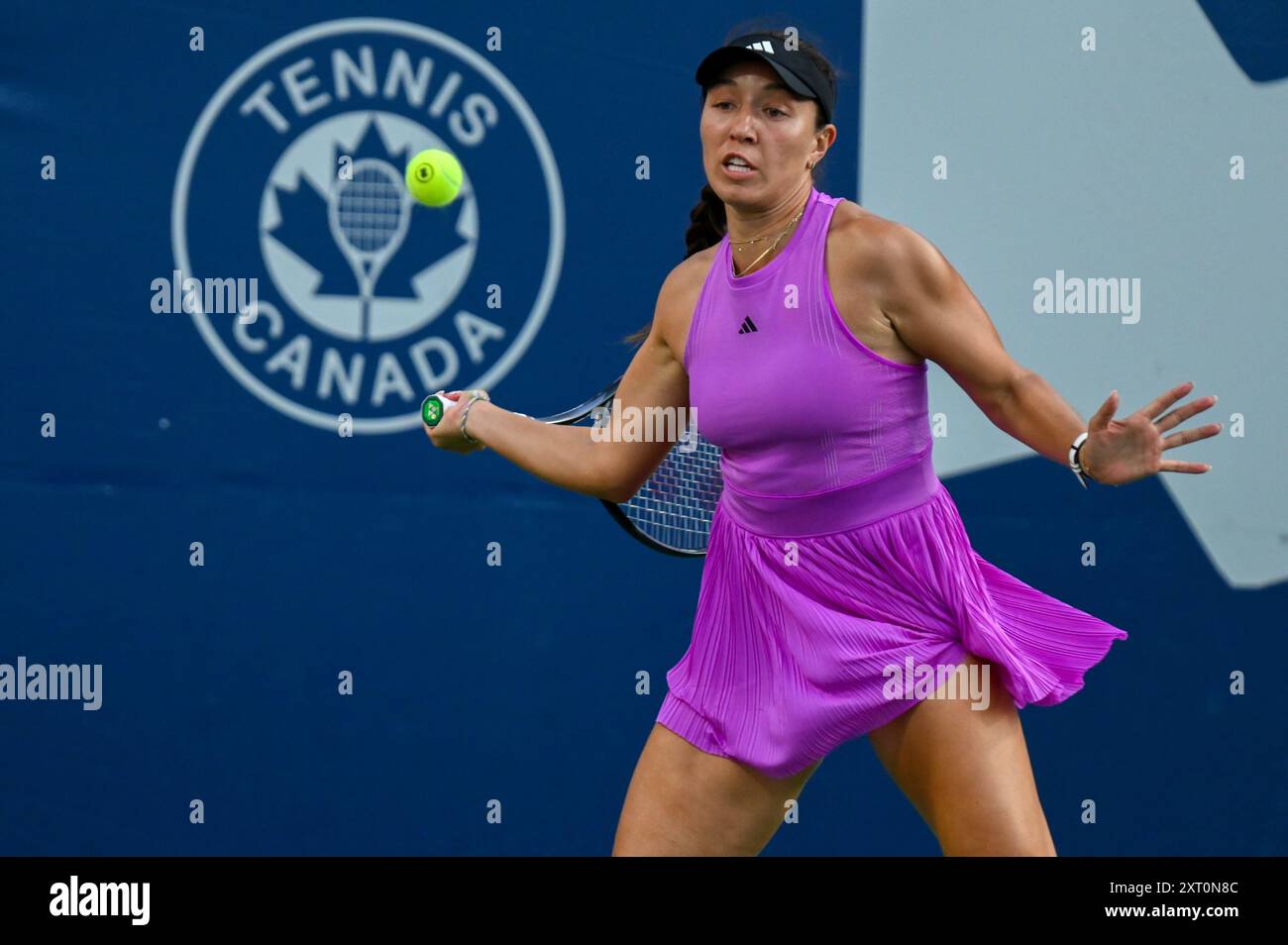 Toronto, Canada. 12 agosto 2024. La tennista americana Jessica Pegula partecipa alla finale del WTA 1000 Toronto National Bank Open sconfiggendo Amanda Anisimova. Credito: EXImages/Alamy Live News Foto Stock