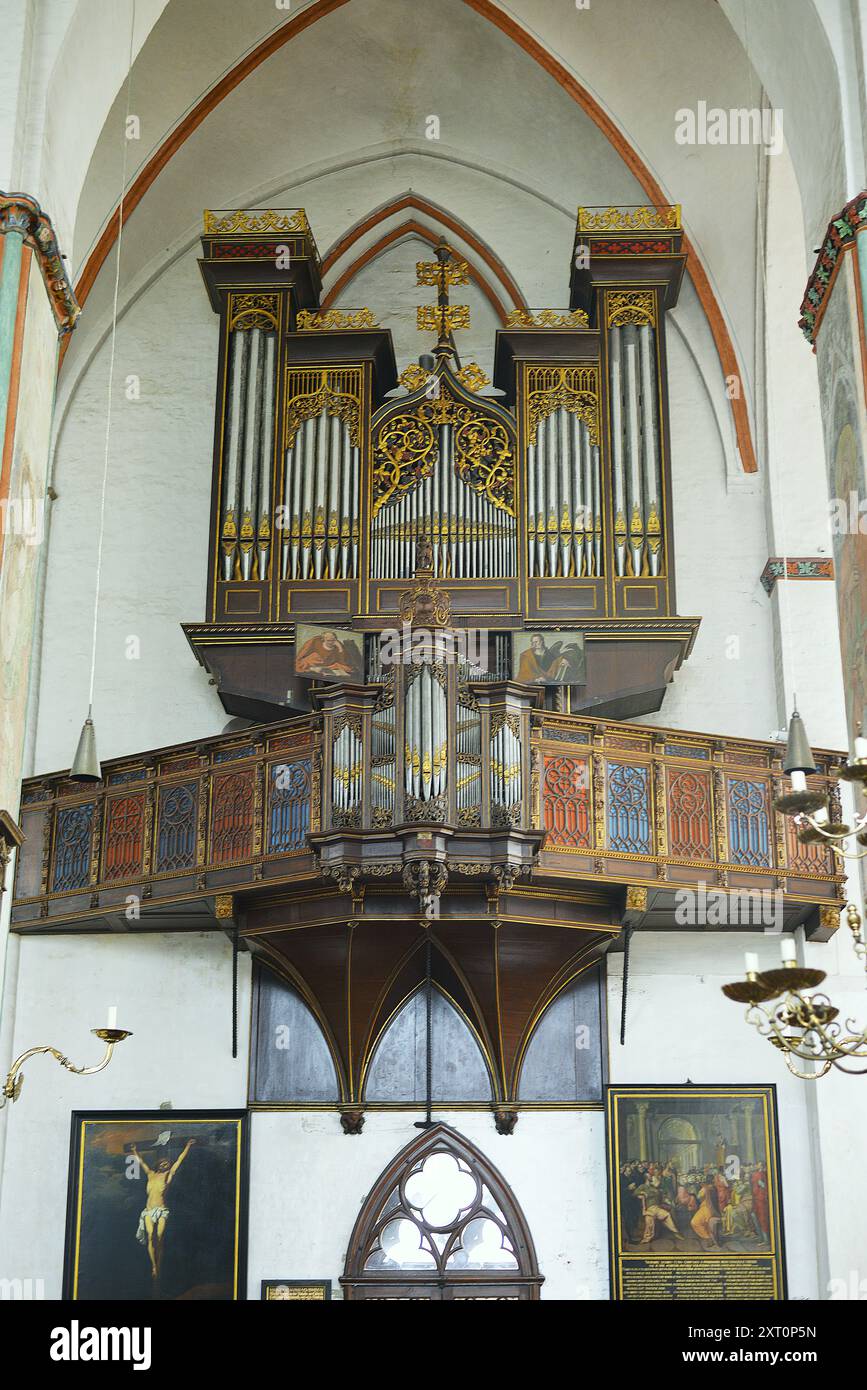 La chiesa di San Giacomo è una delle cinque principali parrocchie evangeliche luterane nella città vecchia di Lübeck, in Germania Foto Stock