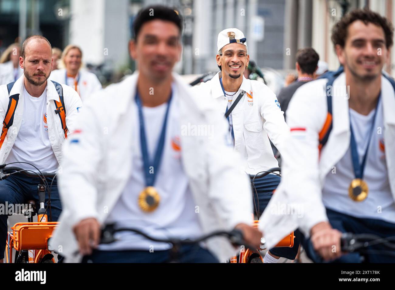 L'AIA - Worthy de Jong arriva alla Glass Hall per la cerimonia dei vincitori della medaglia olandese alle Olimpiadi estive del 2024 a Parigi. ANP JEROEN JUMELET Foto Stock