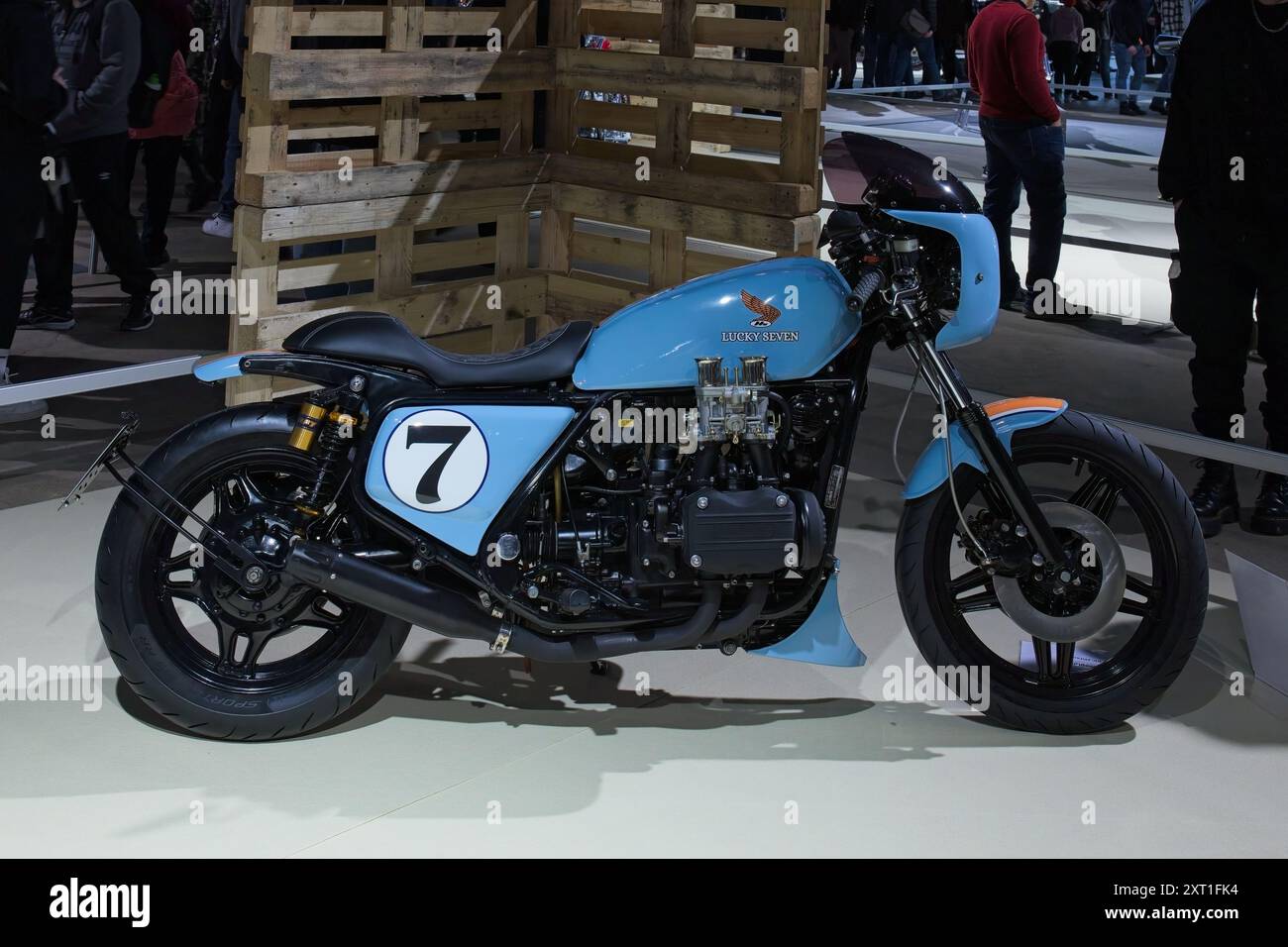 Pasila, Helsinki, Finlandia – 3 febbraio 2024: Moto Classic Lucky Seven in mostra alla MP 24 Motorcycle Fair di Messukeskus Helsinki (Expo e C Foto Stock