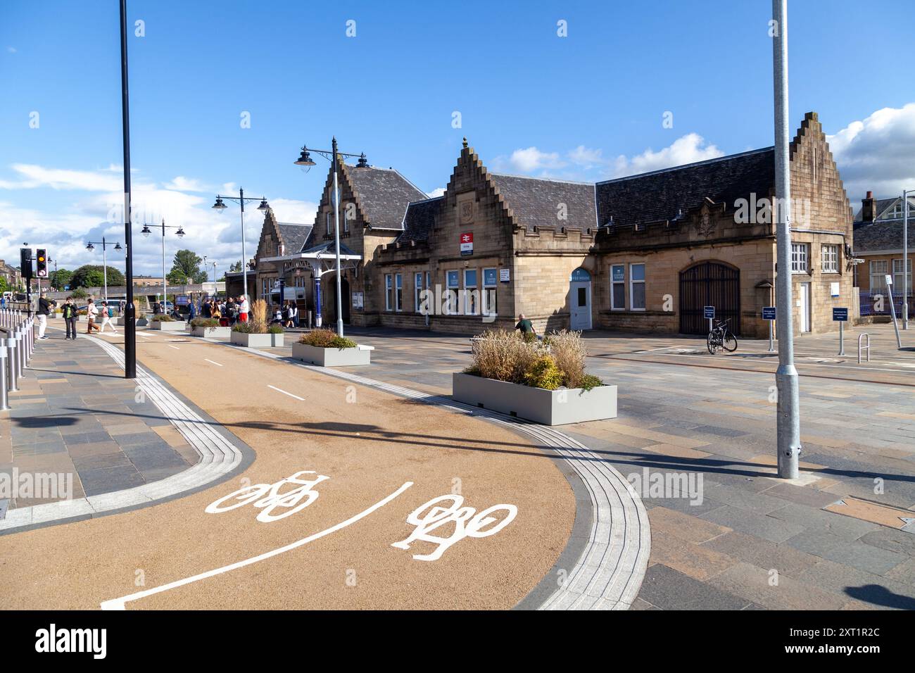 Nuove piste ciclabili di fronte alla stazione ferroviaria di Stirling, Scozia Foto Stock