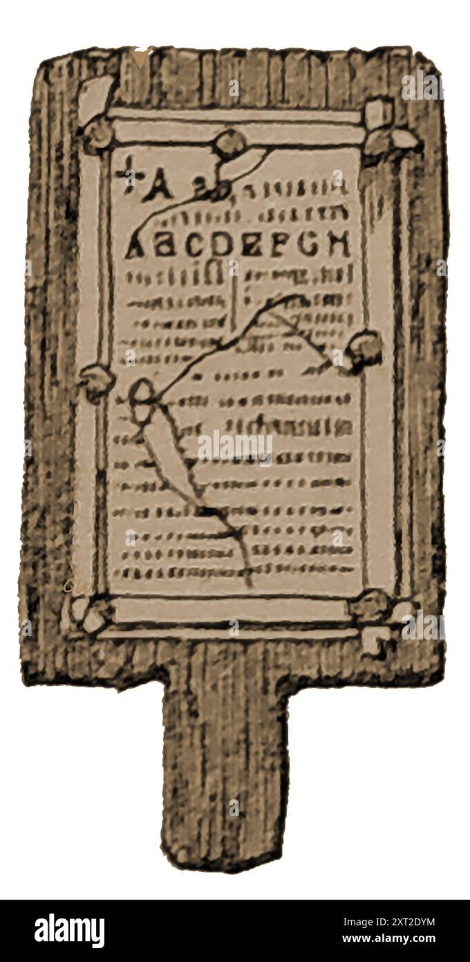 Un primissimo British Horn Book usato dagli scolari per imparare l'alfabeto. Consisteva in un foglio di pergamena (carta successiva) che mostrava l'alfabeto, i versi religiosi, i numeri, ecc., protetto da un corno traslucido (o mica) Foto Stock