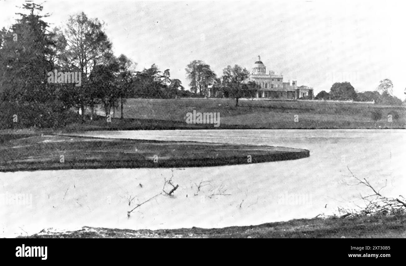 Costruito da un nipote del fondatore della Pennsylvania: La casa del nuovo golf club Stoke Poges, 1909. 'Il lavoro allo Stoke Poges è iniziato lo scorso novembre, ma il campo è già pronto per essere giocato, il club sarà aperto lunedì prossimo, il 12, quando J. H. Taylor, il campione aperto, J. Braid e Arnaud Massy, ex campioni, e J. Sherlock, il professionista del club, inizierà per la gara di ictus, la casa del club è stata costruita da John Penn, un nipote di William Penn che ha fondato la Pennsylvania, nel 1790, e anche lui ha disposto il giardino'. Da "Illustrated London News", Foto Stock