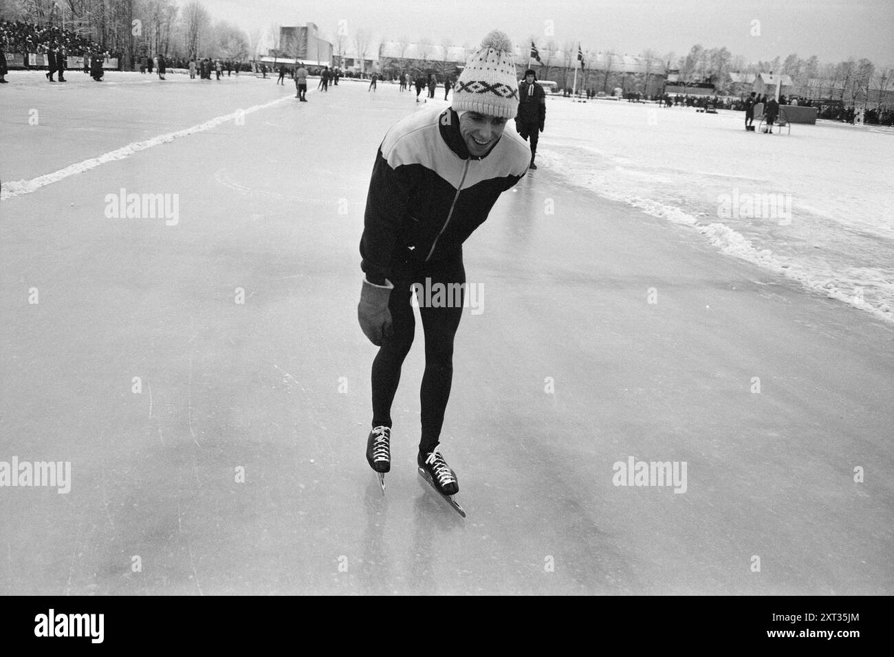 Attuale 4-1-1971 : il Joker colpisce. Dag Fornæss, il pattinatore più scontroso dell'anno, ha preso il sopravvento sui suoi critici quando ha vinto l'oro ai Campionati norvegesi con un margine netto - per la terza volta consecutiva. È la nostra unica speranza durante il Campionato europeo di questo fine settimana. Foto: Ivar Aaserud / Aktuell / NTB ***FOTO NON ELABORATA*** questo testo dell'immagine è tradotto automaticamente questo testo dell'immagine è tradotto automaticamente Foto Stock