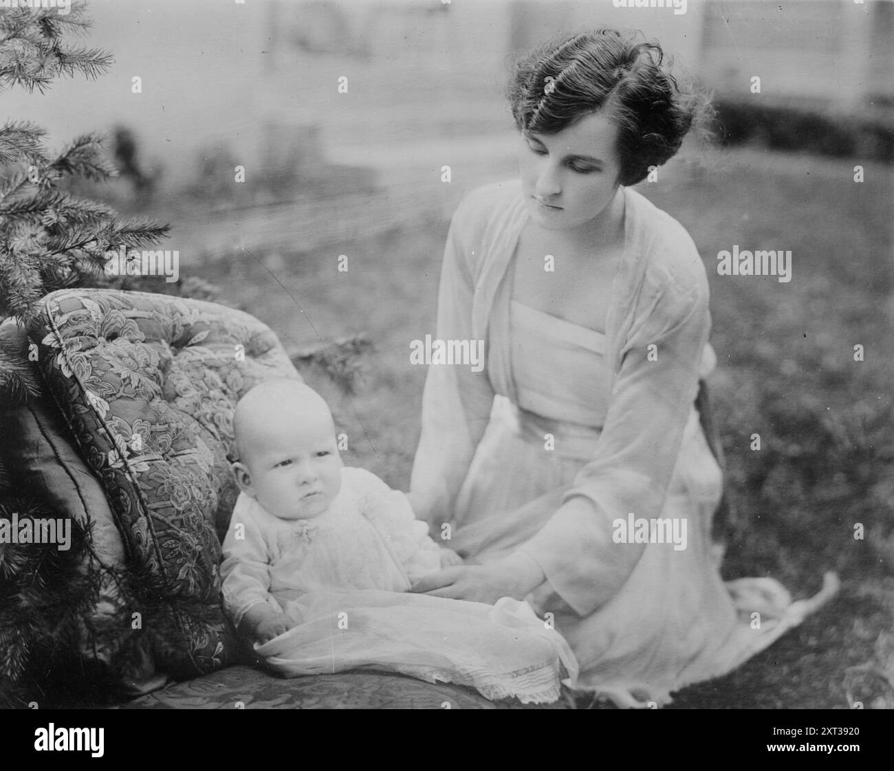 Florence Appleton Dodd, tra c1915 e c1920. Mostra Florence Appleton Dodd (1898-1987), una socialite di New York. Il suo primo matrimonio fu con James Clarke Milholland, con il quale ebbe un figlio, Peter. Foto Stock