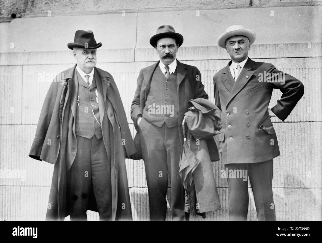 W.B. Howland, Henry Vivian, [e] John A. Stewart, 1913. Mostra i membri del Comitato del Centenario della pace anglo-americano (1814-1914). William Bailey Howland (1848-1917) fu il Commissario britannico-americano, John Aikman Stewart (1822-1926) fu presidente del Comitato esecutivo del Comitato per il Centenario della pace americana, e il deputato britannico Henry Vivian fece parte del contingente britannico alla riunione di pianificazione del maggio 1913 a New York. Foto Stock