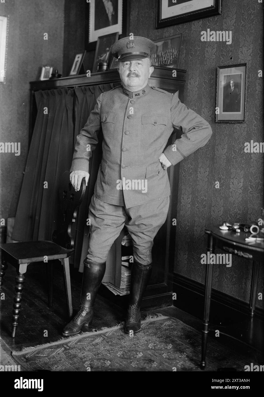 V. Herbert, 1918 anni. Mostra il compositore e violoncellista Victor August Herbert (1859-1924) che indossa l'uniforme. Herbert fu uno dei fondatori dell'American Society of Composers, Authors, and Publishers (ASCAP). Foto Stock