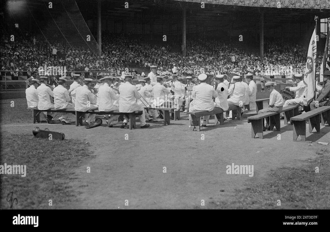 Banda metropolitana, (1917?). Mostra i dipendenti dell'Interborough Rapid Transit (IRT) la cui band suonava in funzioni aziendali e civiche. Foto eventualmente scattata al Polo Grounds di New York City durante le World Series del 1917. Foto Stock