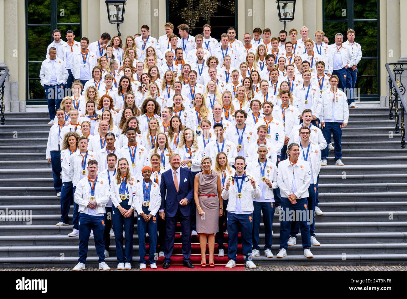 Den Haag, Paesi Bassi, 2024-08-13 15:25:14 L'AIA, 13-08-2024, Huis Ten Bosch PalaceKing Willem Alexander e la Regina Máxima ricevono le medaglie olandesi delle Olimpiadi estive del 2024 a Parigi all'Huis Ten Bosch PalacePHOTO: NLBeeld/Patrick van EmstIn la foto: re Willem Alexander e regina Máxima con Pieter van den Hoogenband, Harrie Lavreysen, Marit Bouwmeester, Sifan Hassan, Sharon van Rouwendaal, Worthy de Jong e Femke Bol crediti: NL Beeld / Patrick van Emst Foto Stock