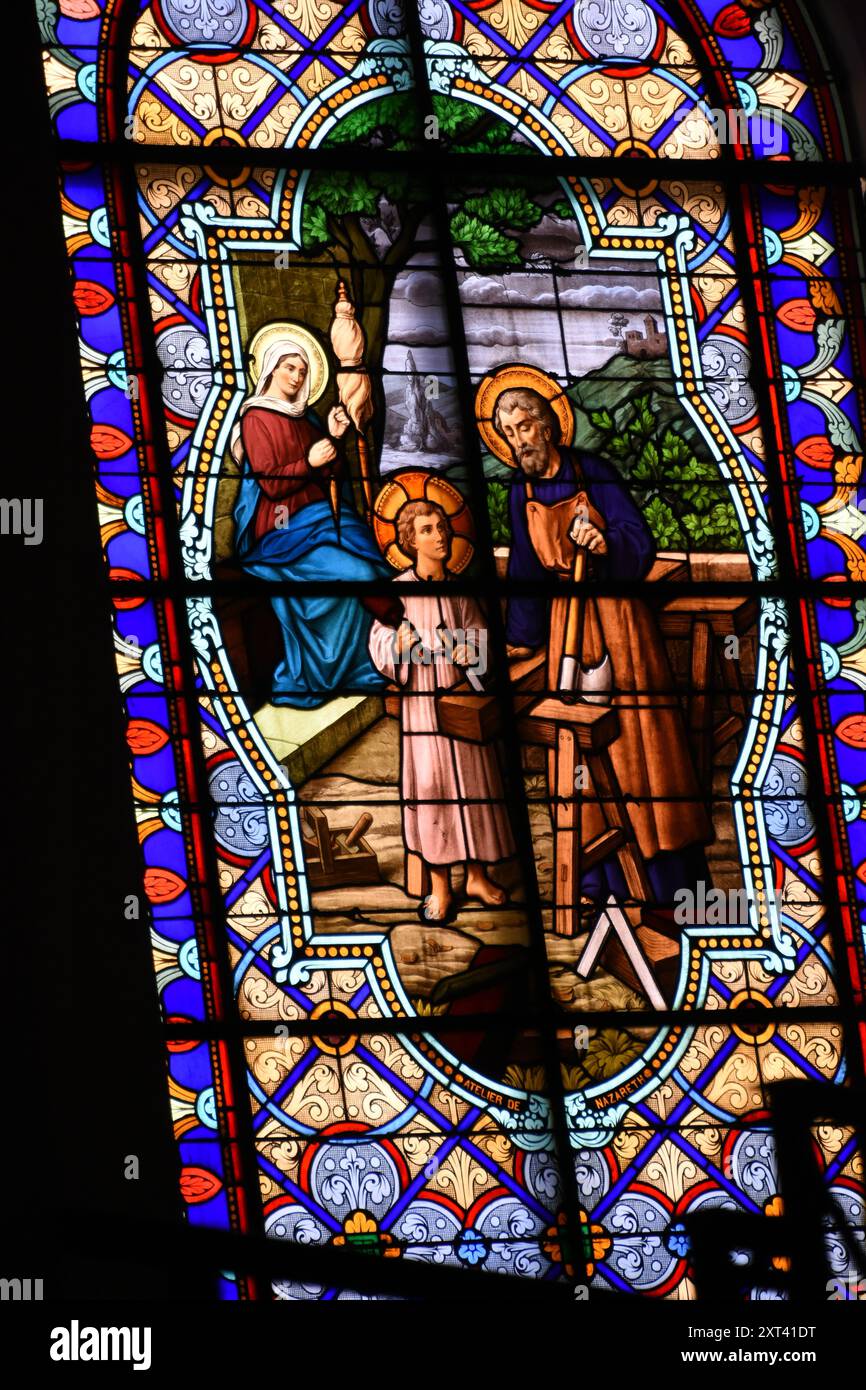 Eglise Saint-Vaast d'Iwuy. Construite dans le deuxième quart du XVIIIème siècle puis agrandie au XIXème siècle, l'église Saint-Vaast présente une facad Foto Stock