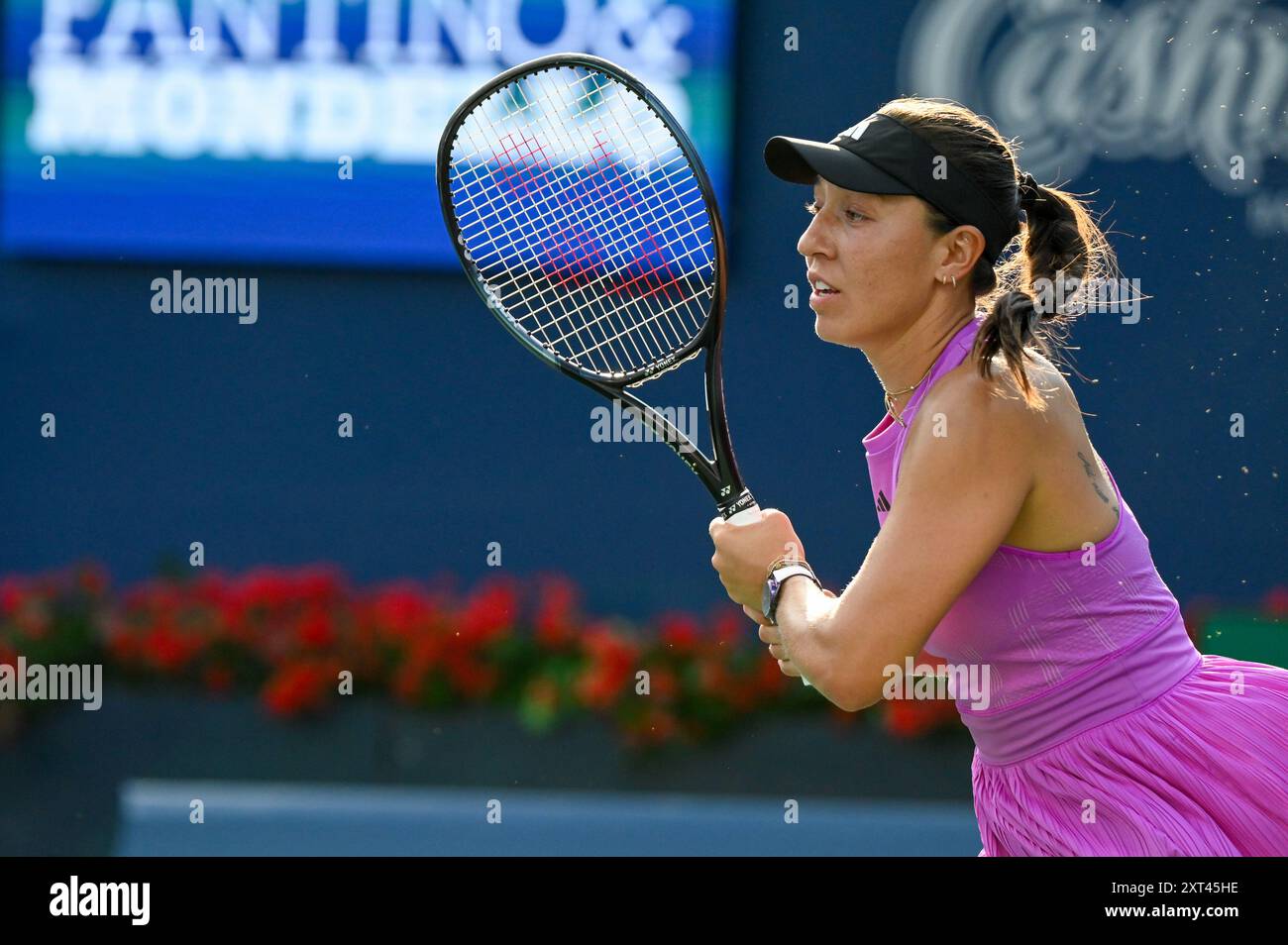 Toronto, Canada. 12 agosto 2024. La tennista americana Jessica Pegula partecipa alla finale del WTA 1000 Toronto National Bank Open sconfiggendo Amanda Anisimova. Credito: EXImages/Alamy Live News Foto Stock