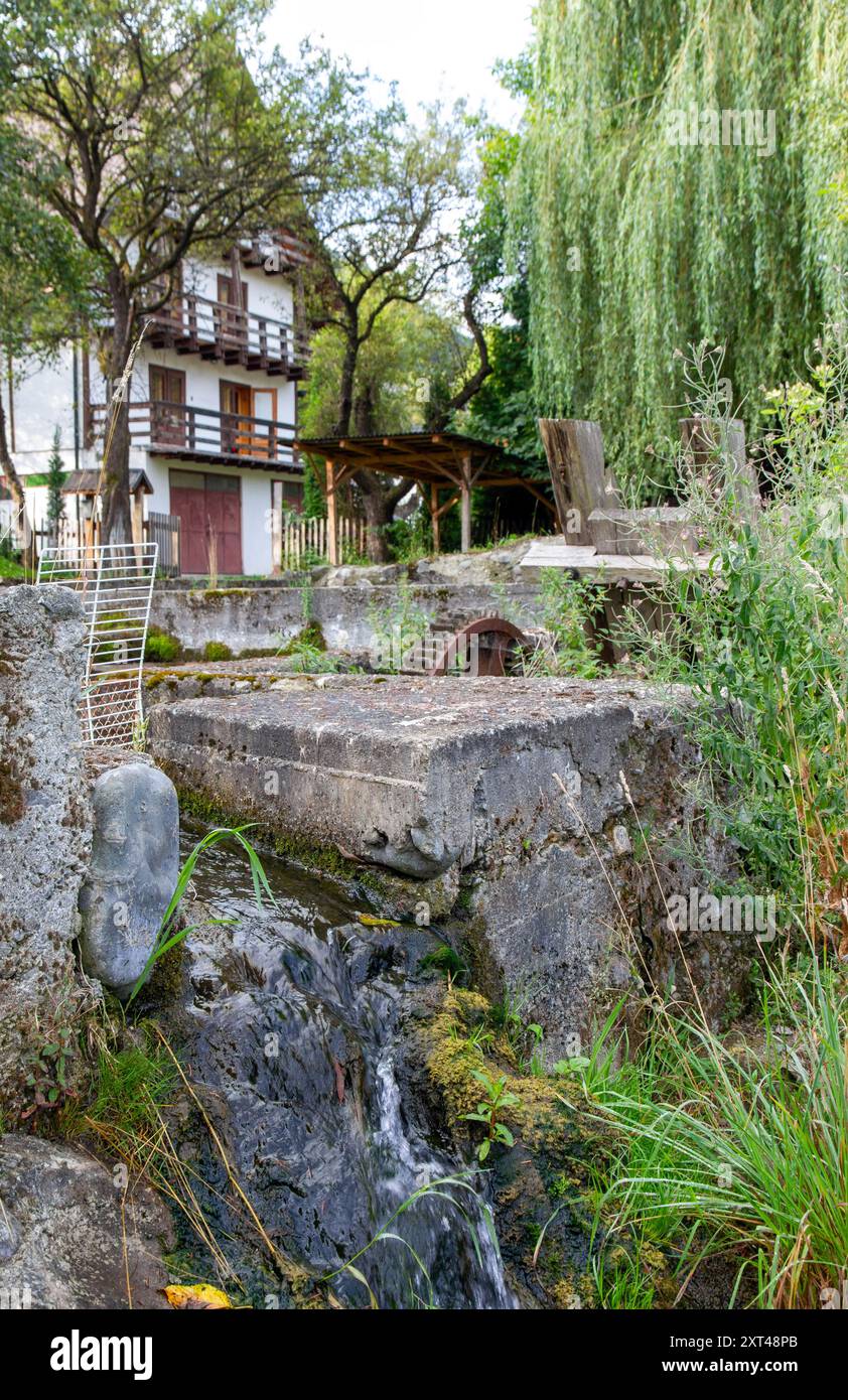 Villaggio della Transilvania nei Carpazi meridionali, Romania Foto Stock