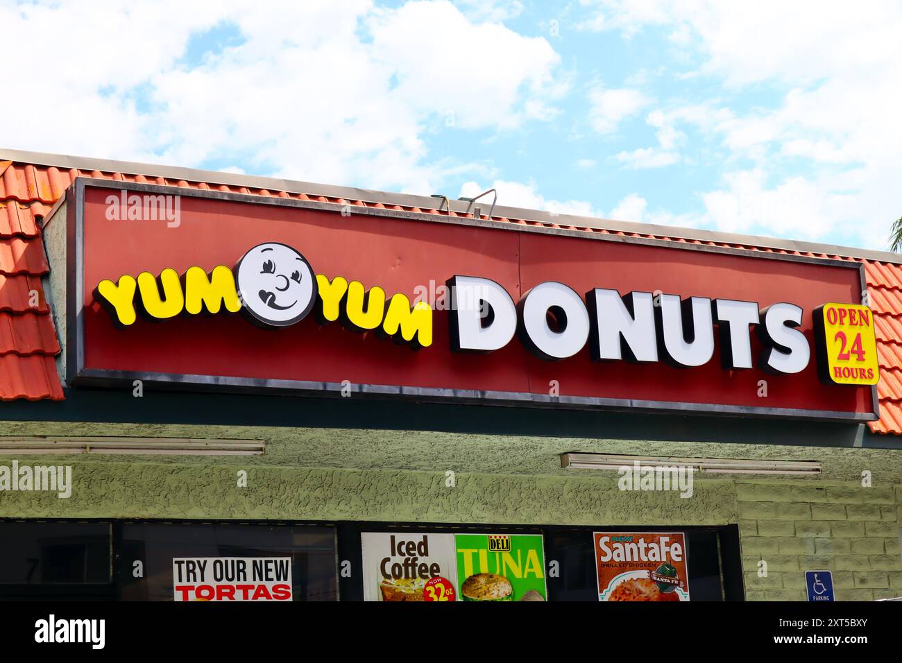Los Angeles, California: Yum-Yum Donuts, catena americana di negozi di ciambelle con sede in California Foto Stock