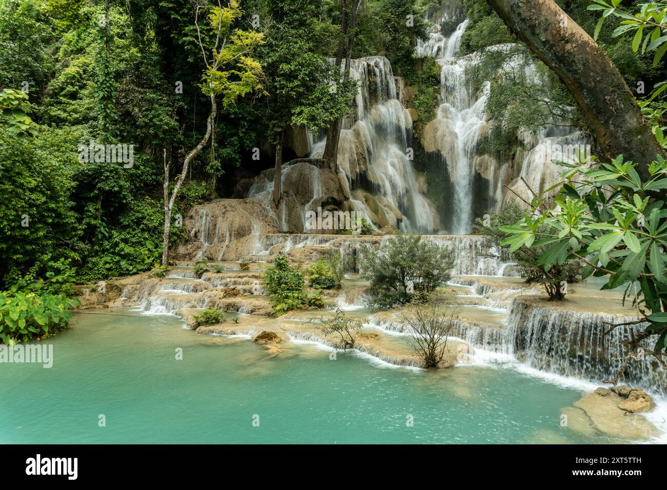 Cultura e natura viaggiate in Laos, attrazioni della Provincia di Luang Prabang cascata di Kuang si nella riserva naturale del Parco Tat Kuang si in Laos Foto Stock