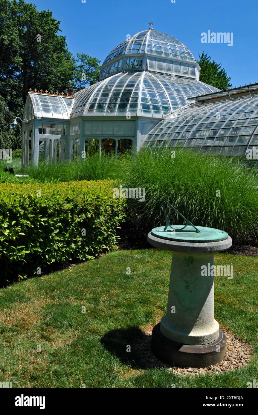 La serra ricostituita e ornata al Frick Pittsburgh, parte dell'ex tenuta della famiglia Frick, ora aperta al pubblico. Foto Stock