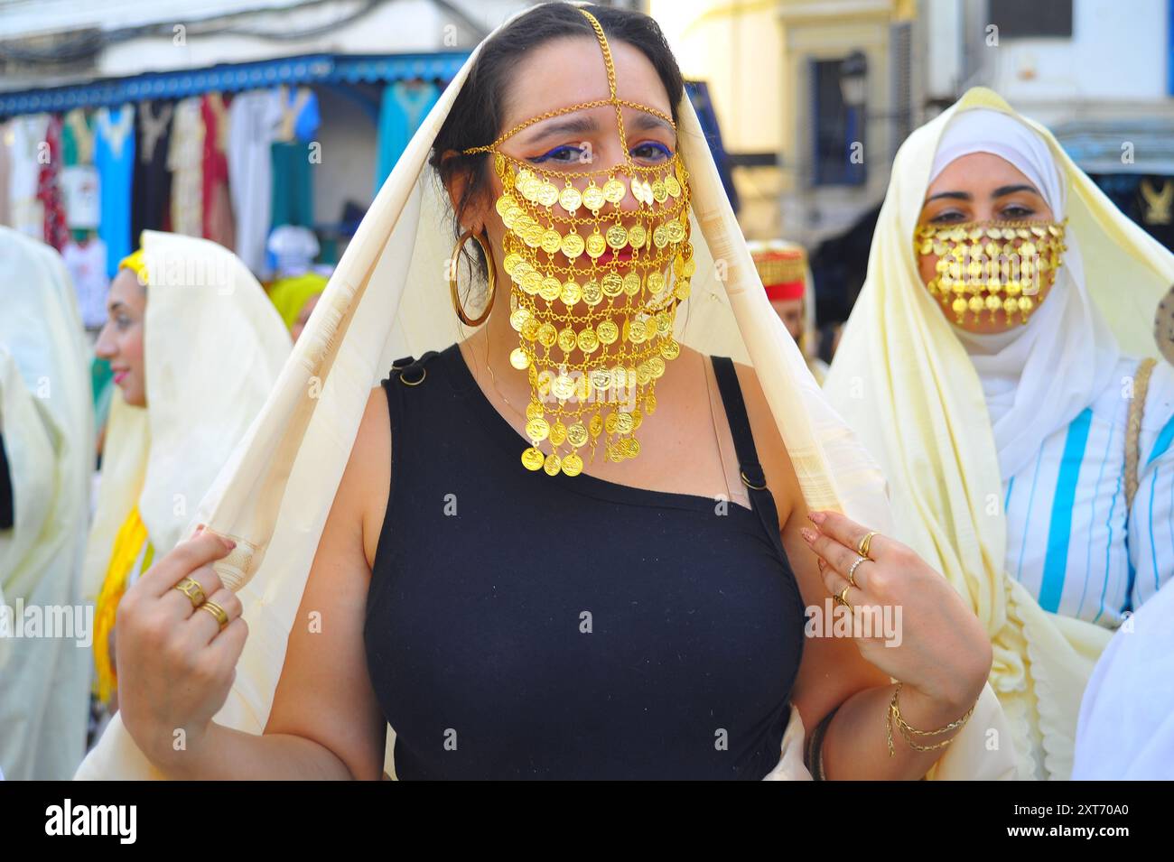 Tunisi, Tunisia. 13 agosto 2024. Le donne in costumi popolari tunisini partecipano a una celebrazione annuale della giornata nazionale della donna a Tunisi, Tunisia, il 13 agosto 2024. Crediti: Adel Ezzine/Xinhua/Alamy Live News Foto Stock