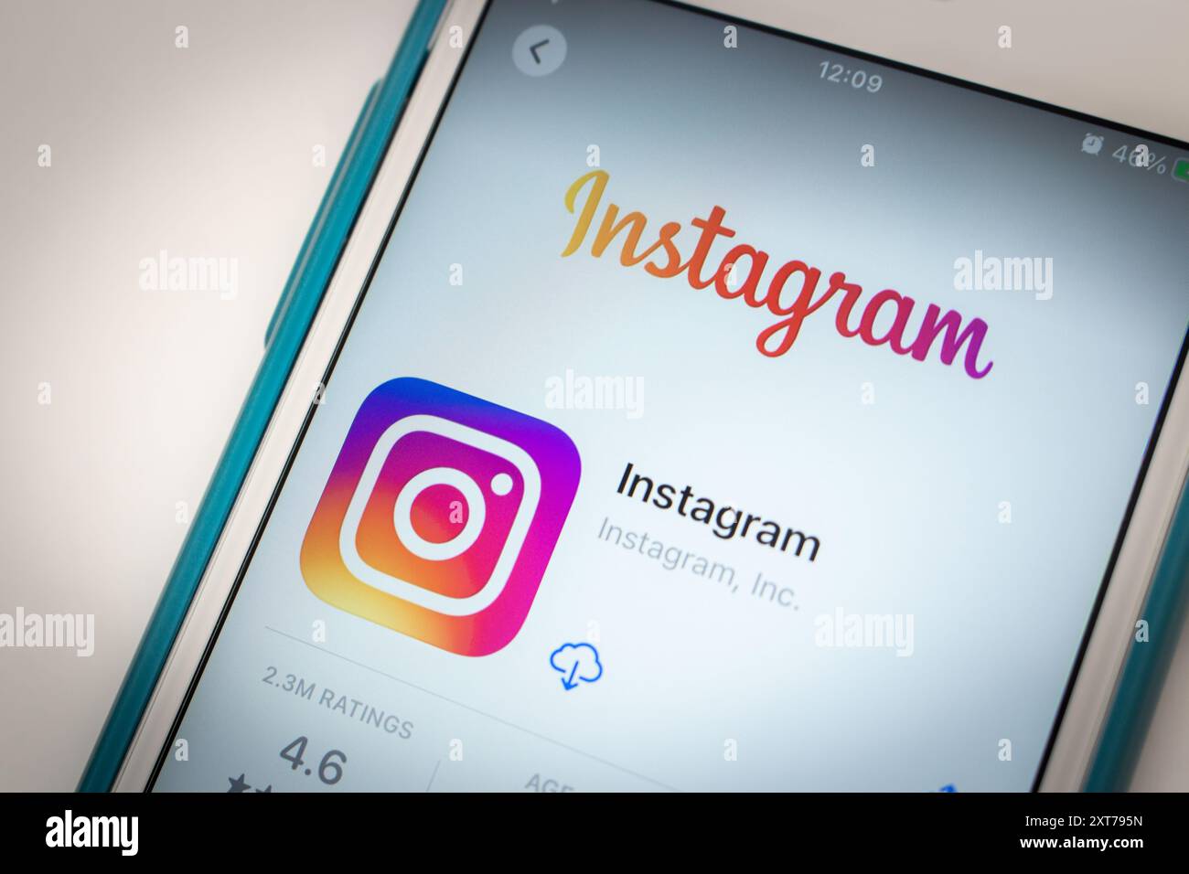 App Instagram visualizzata nell'App Store. Instagram è un SNS per la condivisione di foto e video, con funzionalità come storie e bobine per esprimere la tua creatività Foto Stock
