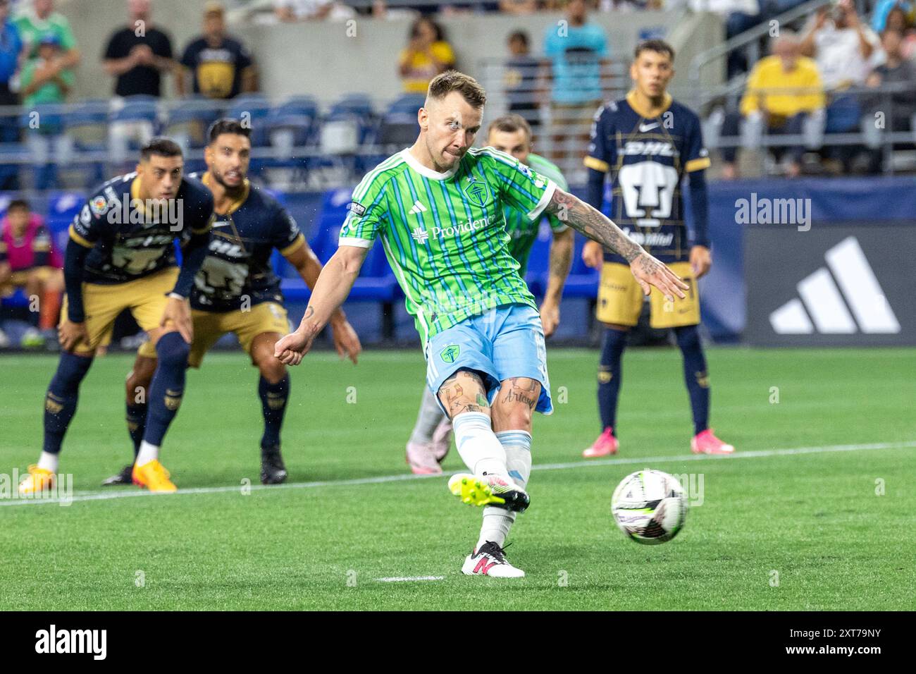 Seattle, Washington, Stati Uniti. 12 agosto 2024. Il giocatore dei Seattle Sounders ALBERT RUSNEK #11 prende un calcio di rigore in porta, nella seconda metà della partita, Seattle Sounders vs Pumas Mexico City 4-0, nella partita della CONCACAF Leagues Cup 8-9-24. (Credit Image: © Melissa Levin/ZUMA Press Wire) SOLO PER USO EDITORIALE! Non per USO commerciale! Foto Stock