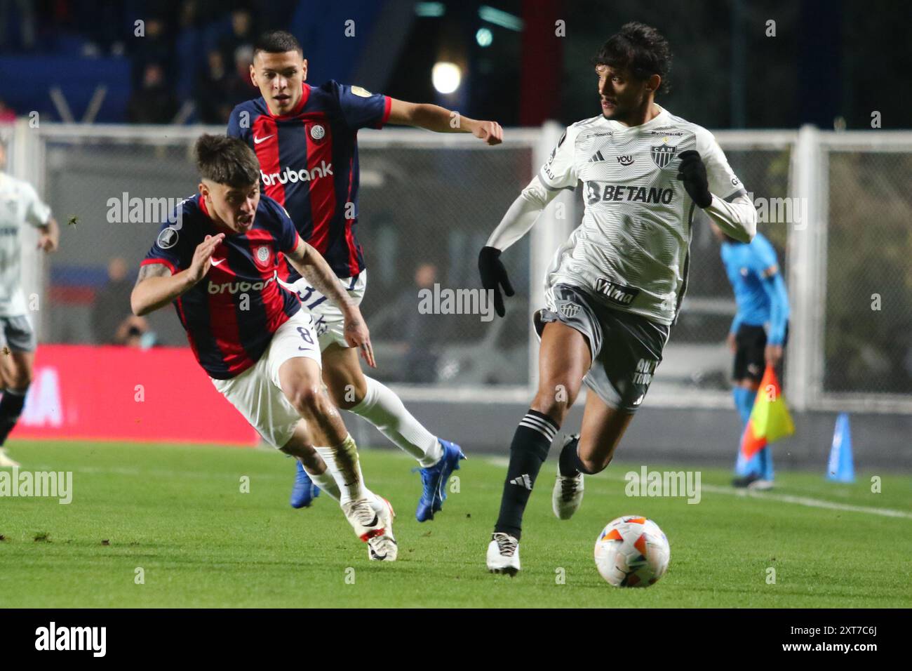 Argentina. 13 agosto 2024. Buenos Aires, 13.08.2024: Gustavo Scarpa durante la partita per il 16° round della Coppa Libertadores allo stadio Nuevo Gasómetro ( crediti: Néstor J. Beremblum/Alamy Live News Foto Stock