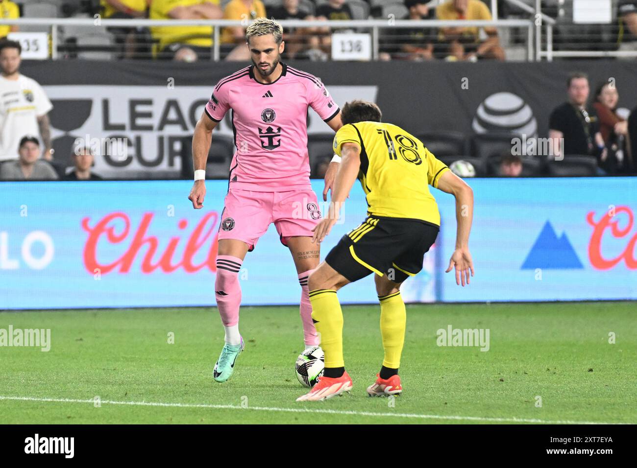 13 agosto 2024: L'attaccante Leonardo Campana (8) affronta il pallone contro il difensore dei Columbus Crew Malte Amundsen (18) nella Leagues Cup di Columbus, Ohio. Brent Clark/Cal Sport Media Foto Stock