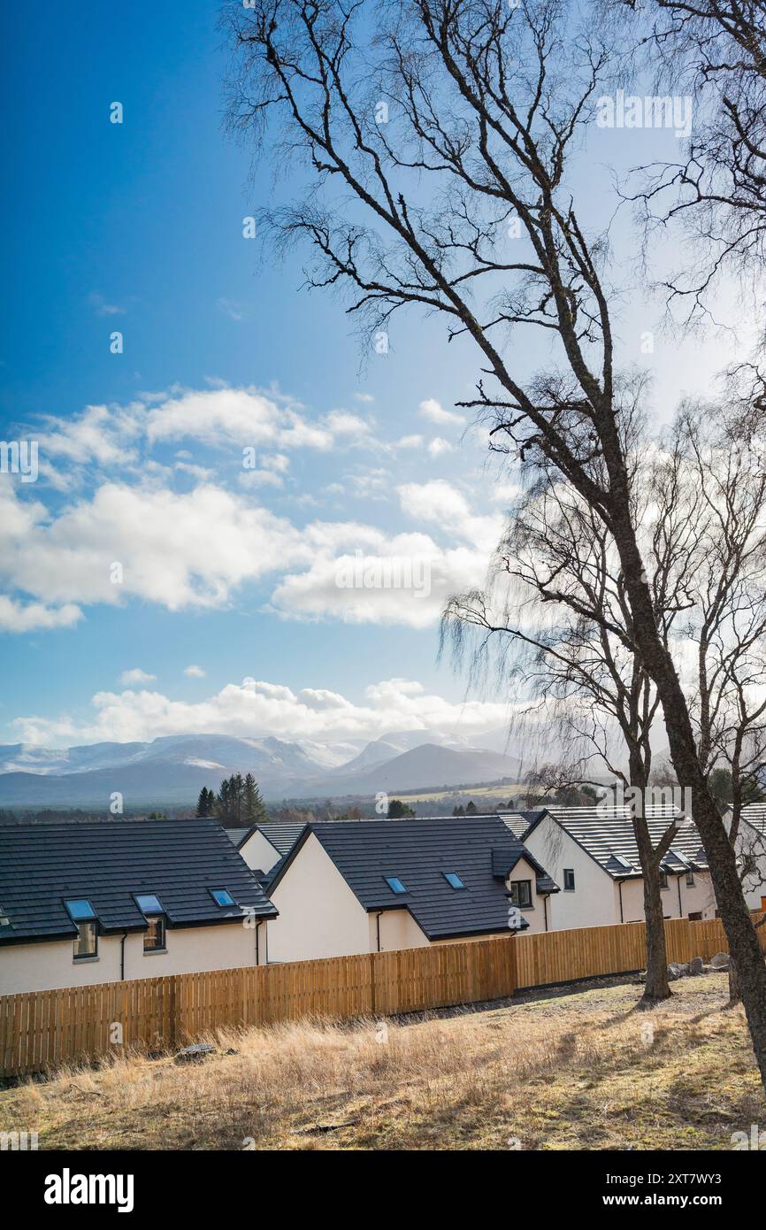 Sviluppo di nuove costruzioni nel Parco Nazionale di Cairngorms - Aviemore, Scozia (febbraio 2024) Foto Stock