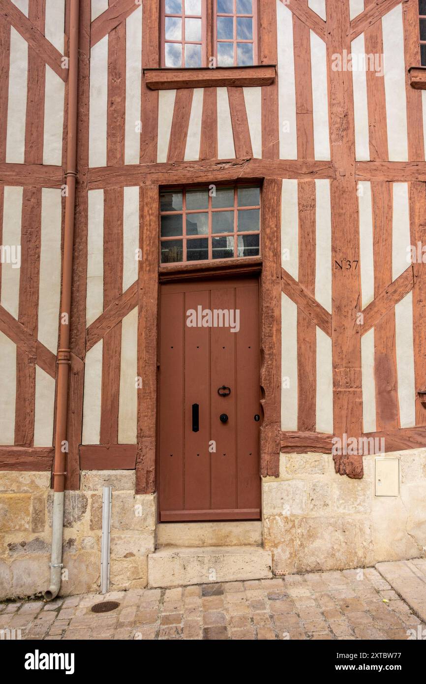 Edifici in legno Mediavel, Orleans, Centre Val de Loire, Francia, Europa Foto Stock