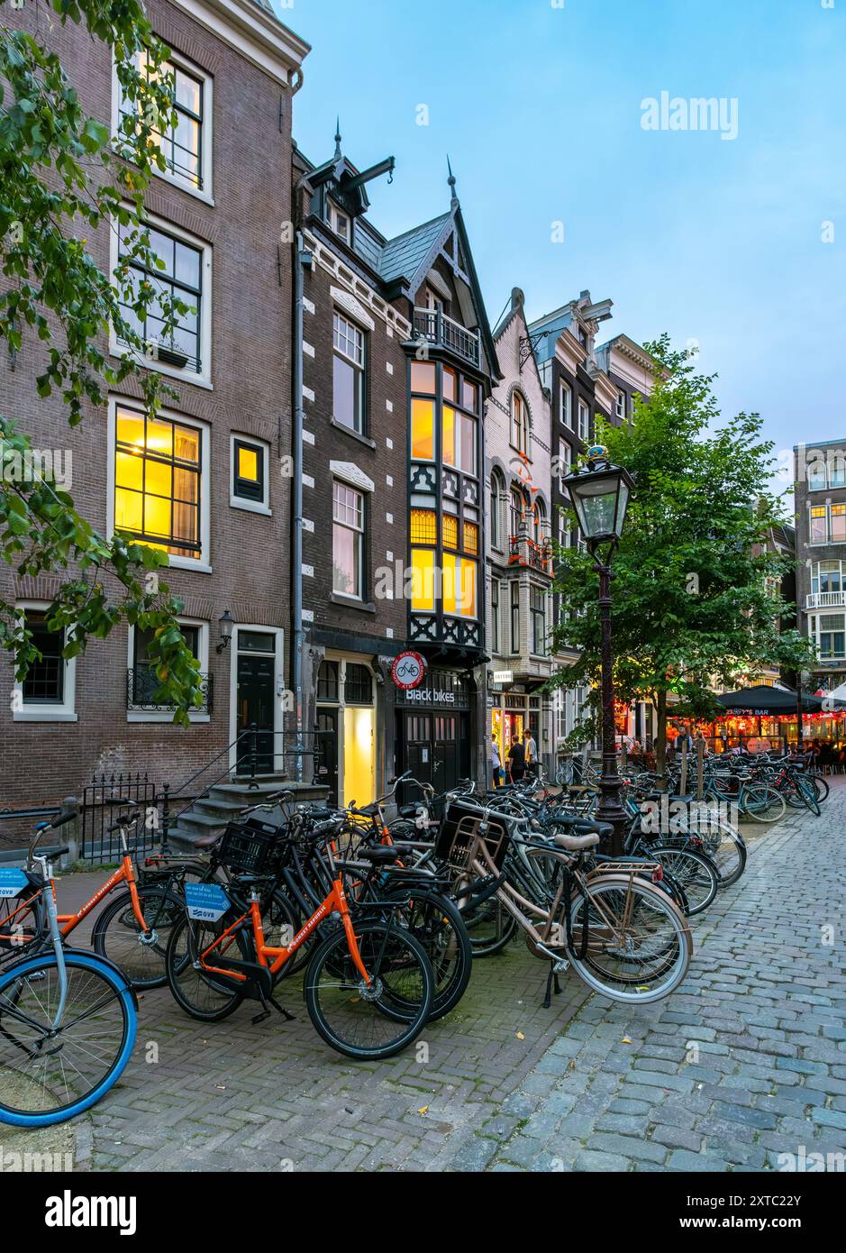Biciclette, quartiere De Wallen, Amsterdam, Paesi Bassi Foto Stock