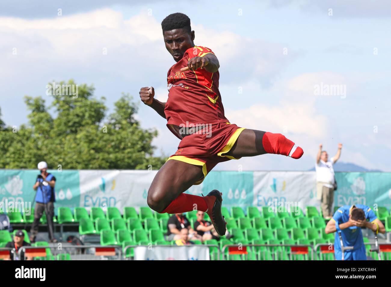 Squadra spagnola in rosso Campionato europeo di calcio Amputee Euro 2024 Francia. I Campionati europei EAFF si sono svolti in alta Savoia dal 31 maggio Foto Stock