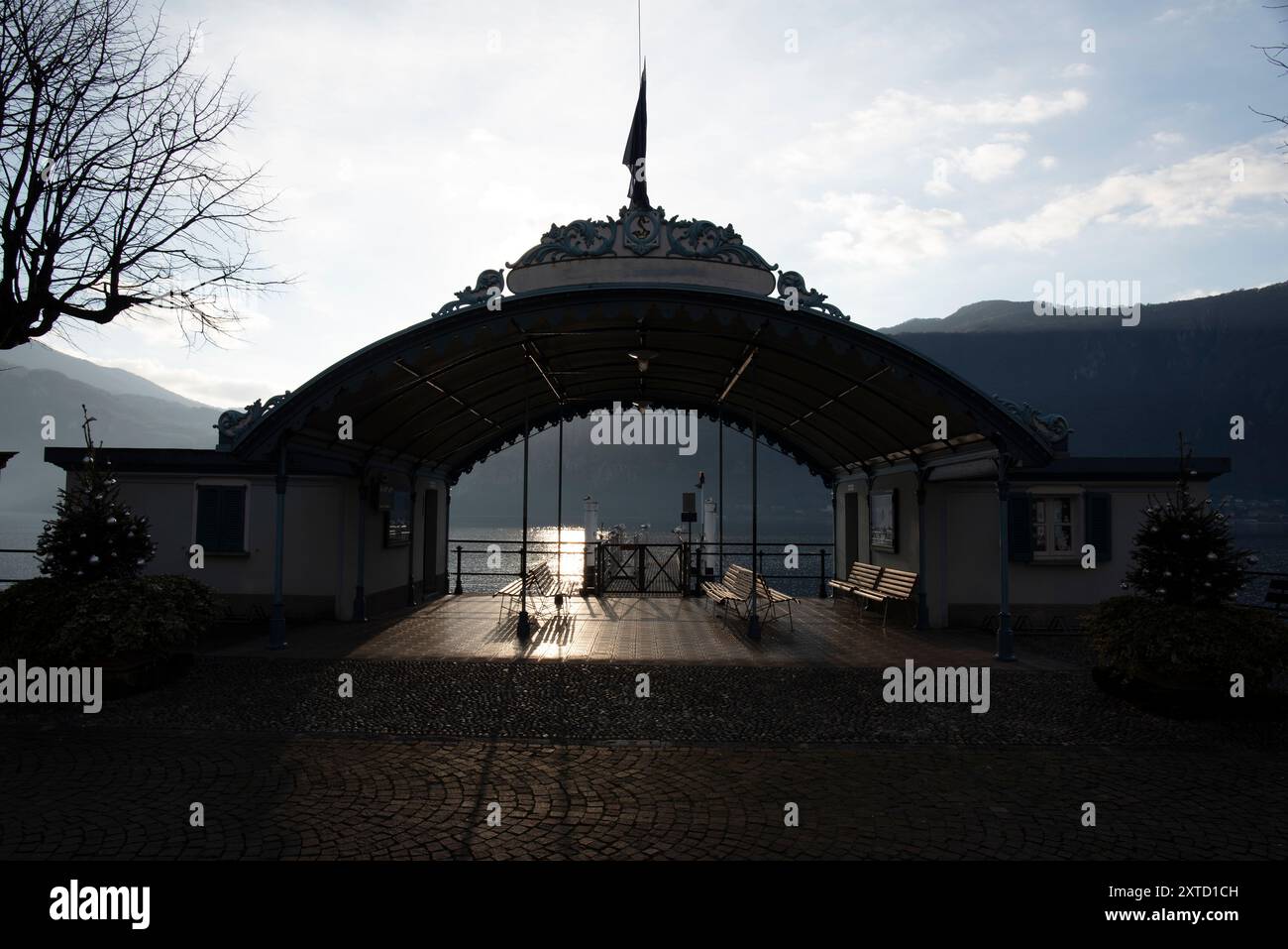 Vecchio molo art nouveau attraccato a Lecco, in Italia Foto Stock