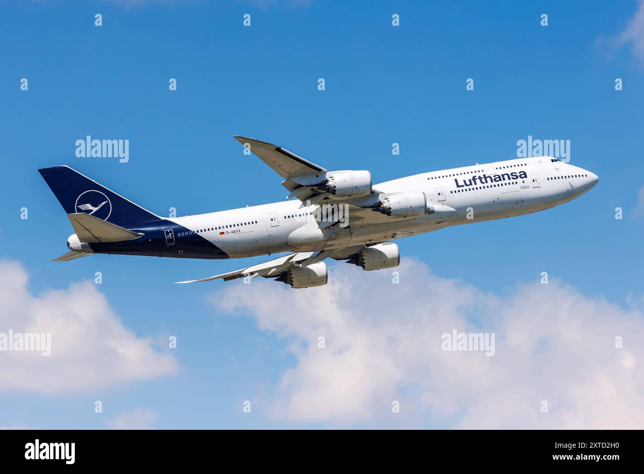 Lufthansa Boeing 747-8 Flugzeug Flughafen Francoforte in Deutschland Francoforte, Deutschland - 14. Mai 2024: Ein Boeing 747-8 Flugzeug der Lufthansa mit dem Kennzeichen D-ABYA am Flughafen a Francoforte, Germania. *** Lufthansa Boeing 747 8 aeromobili Aeroporto di Francoforte in Germania Francoforte, Germania 14 maggio 2024 Un aeromobile Lufthansa Boeing 747 8 con registrazione D ABYA presso l'aeroporto di Francoforte, Germania Foto Stock
