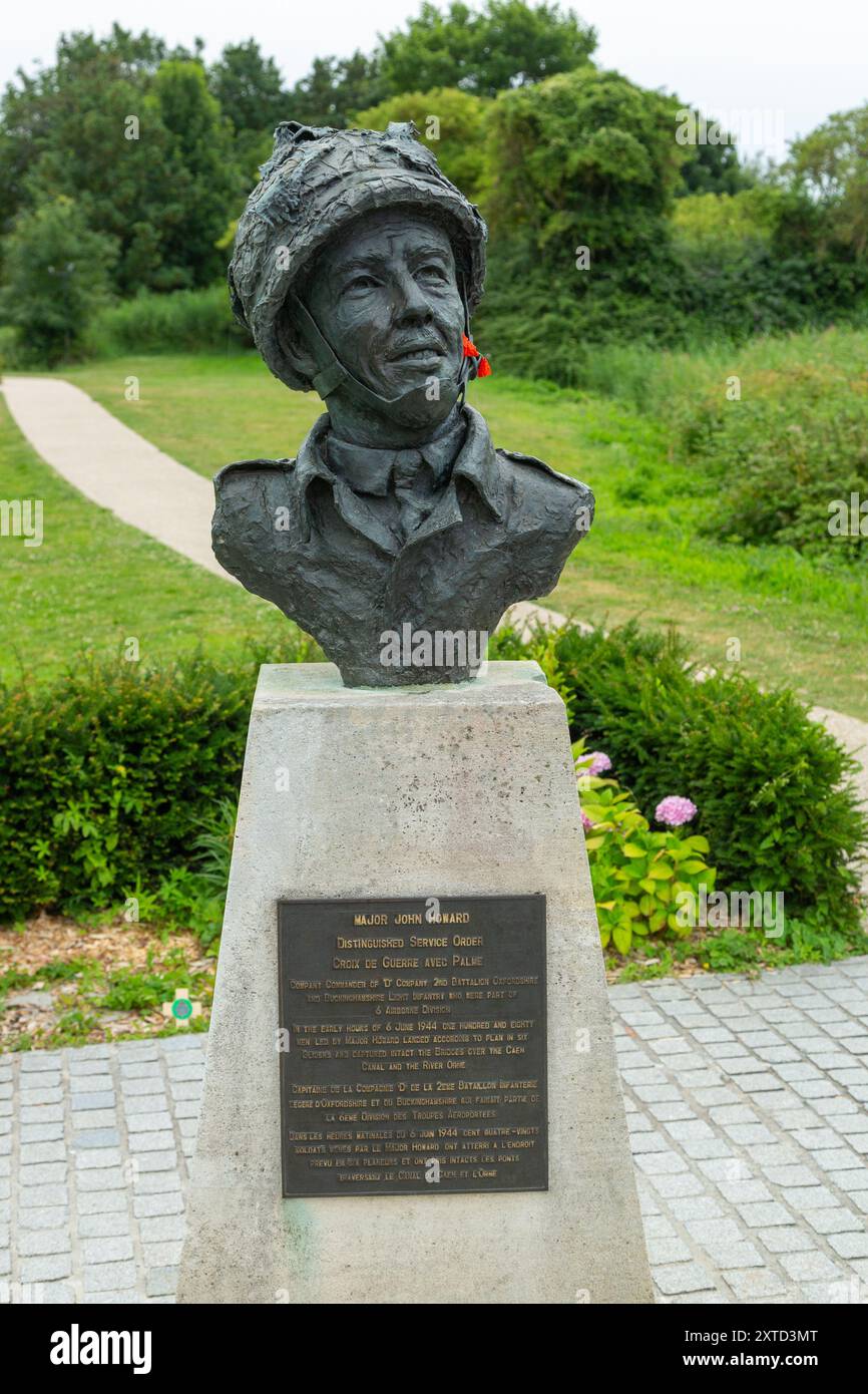 Memoriale del maggiore John Howard al ponte Pegasus Caen Canal, Bénouville vicino Ouistreham, Normandia, Francia Foto Stock