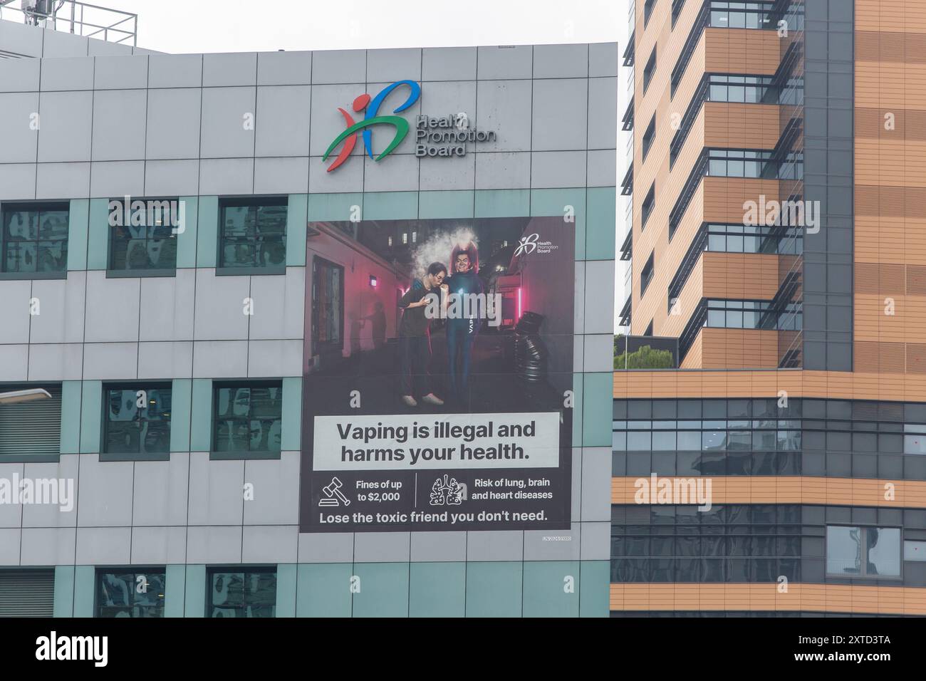 Ago 2024.Health Promotion Board show vaping è illegale. Danneggia la salute, i trasgressori multati fino a S$2000 per possesso, uso o acquisto. Singapore. Foto Stock