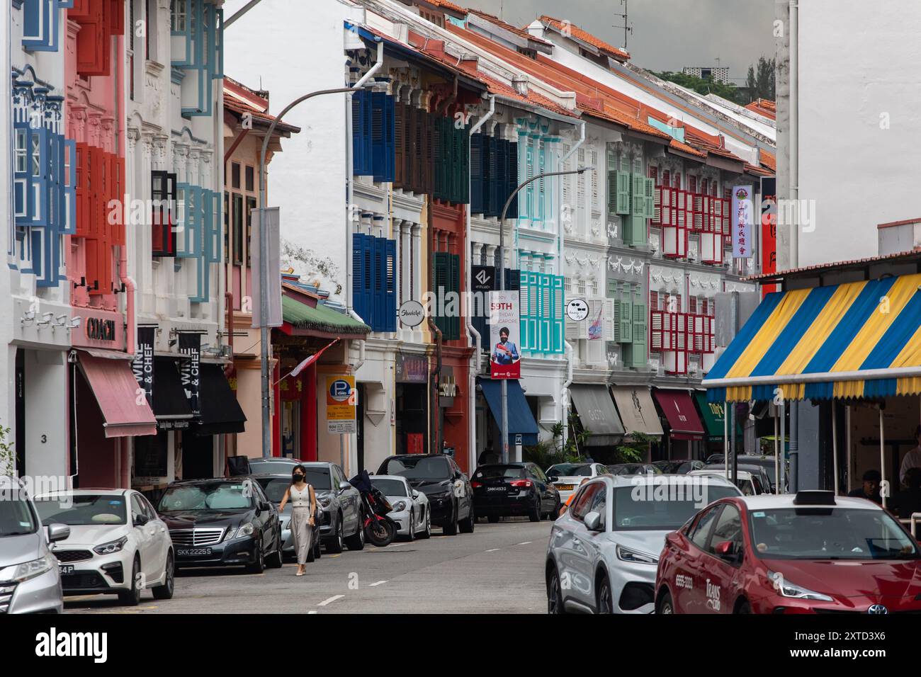 Agosto 2024. Una fila di negozi a tre piani ben conservati lungo Keong Saik Road, Chinatown, Singapore. Foto Stock