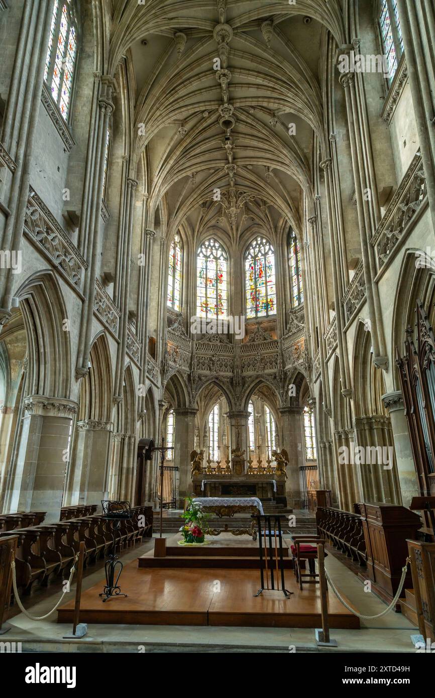La Chiesa di Saint-Pierre (Église Saint-Pierre) è una chiesa cattolica situata in Place Saint-Pierre nel centro di Caen in Normandia Foto Stock