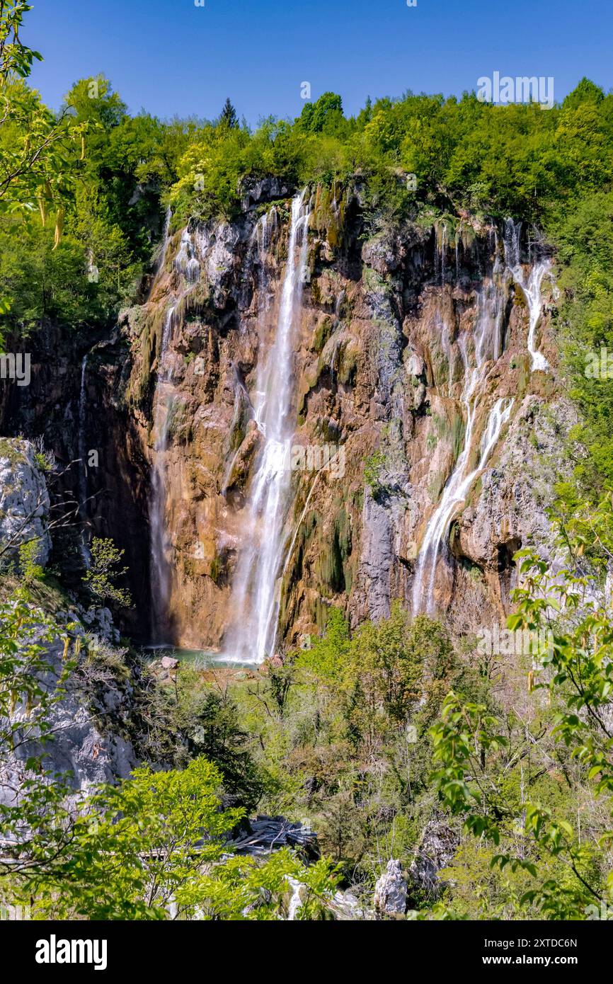 Turista sui laghi di Plitvice Foto Stock